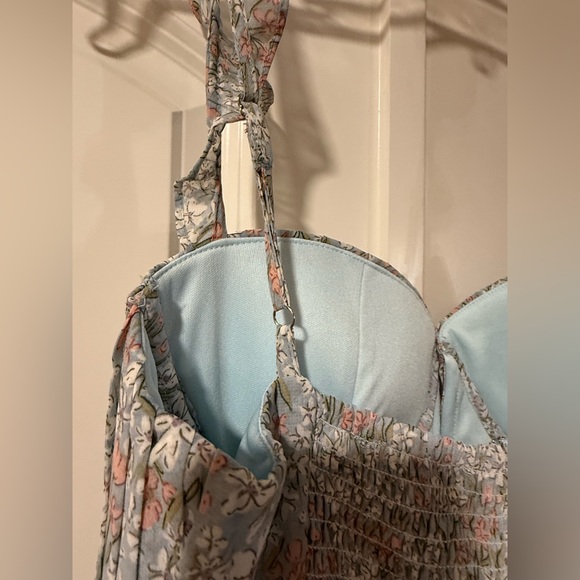 NWT ASTR The Label Flutter Strap Floral Tiered Dress Size M - Picture 5 of 5